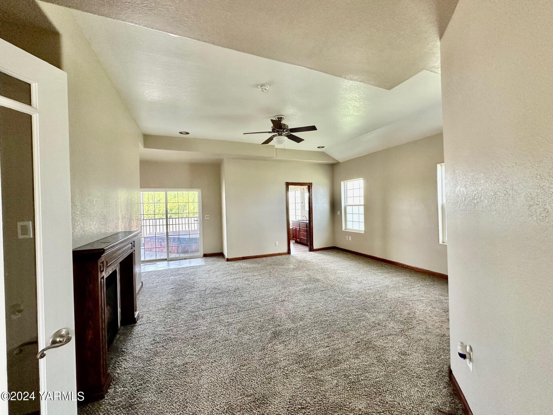 1870 Lester Road Sunnyside, WA 98944 - Photo 5 of 22 a view of a livingroom with a fireplace