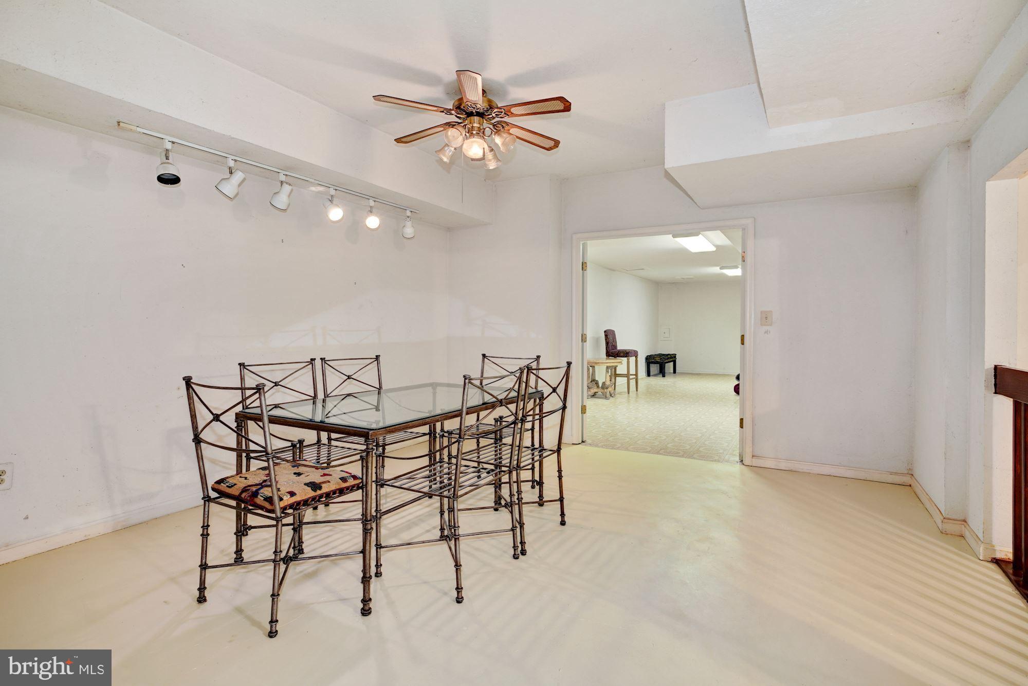 6 Travilah Terrace Potomac, MD 20854 - Photo 42 of 49 Space for Entertaining