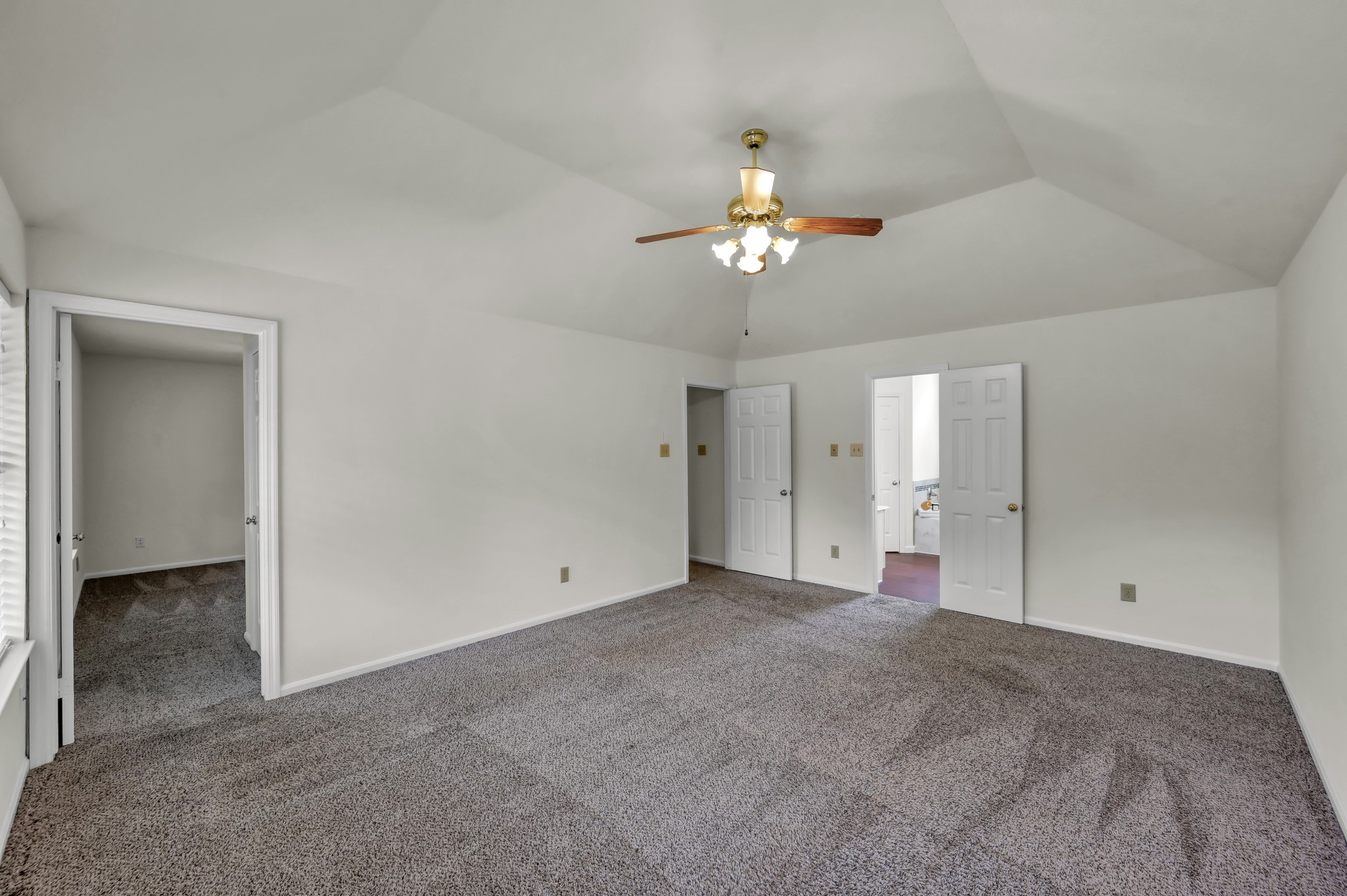 114 Regency Way Conroe, TX 77304 - Photo 25 of 48 Upstairs primary bedroom with vaulted ceilings, ensuite bath and adjacent 5 bedroom.