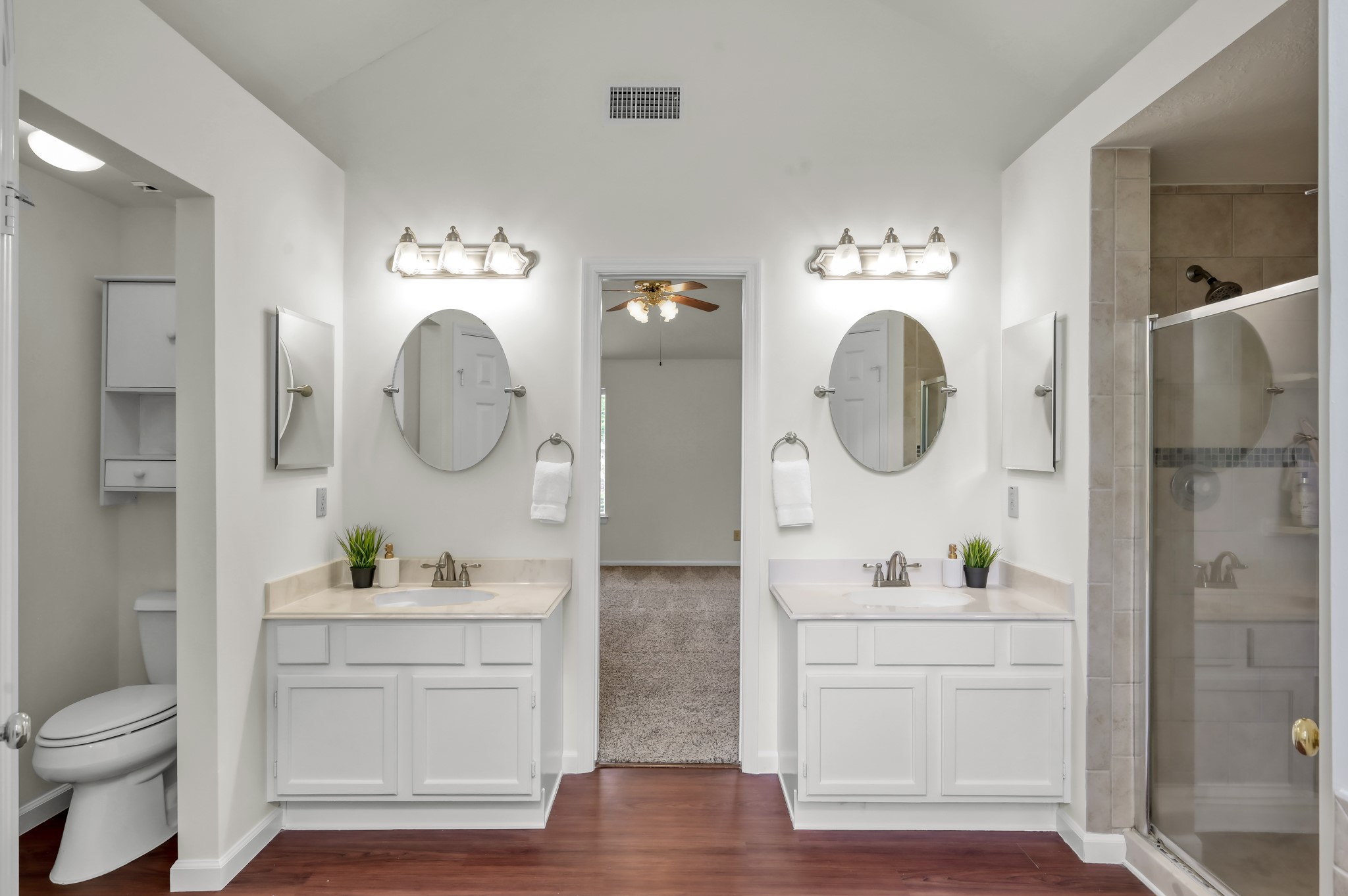114 Regency Way Conroe, TX 77304 - Photo 27 of 48 Primary bath with separate shower and tub, dual vanities and vaulted ceiling.