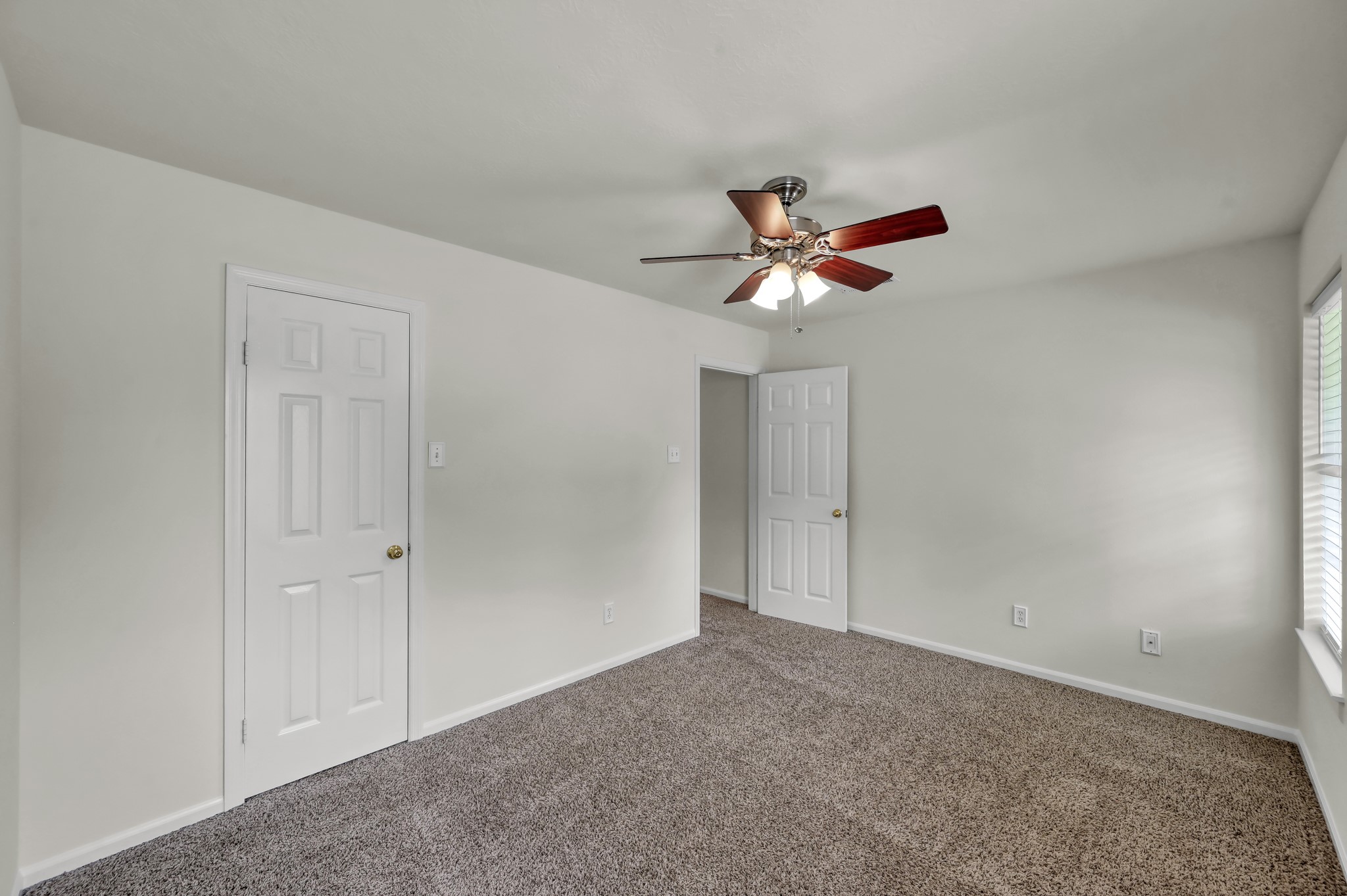 114 Regency Way Conroe, TX 77304 - Photo 38 of 48 Bedroom #5 of 5 with ceiling fan and large closet.