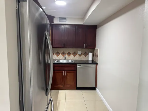 $2,300 | 3710 North Pine Island Road, Unit 122, Sunrise, FL 33351