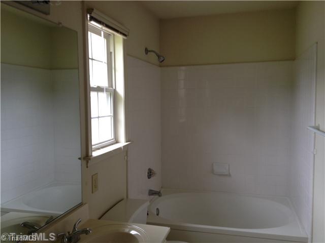 629 Fox Ridge Road Greensboro, NC 27406 - Photo 4 of 4 Master Bath/Spa.