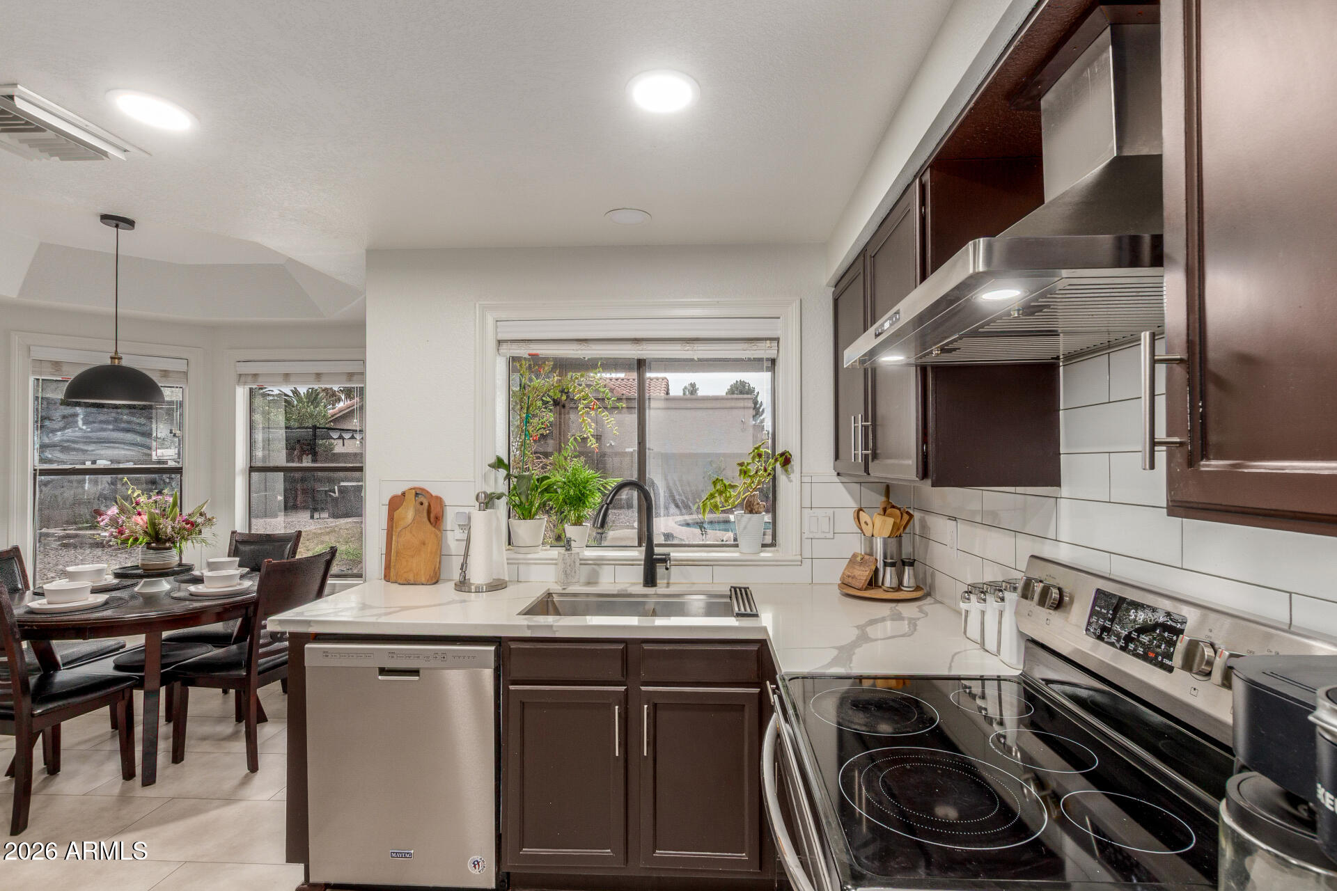 18 South Silverado Street Gilbert, AZ 85296 - Photo 12 of 26 Kitchen