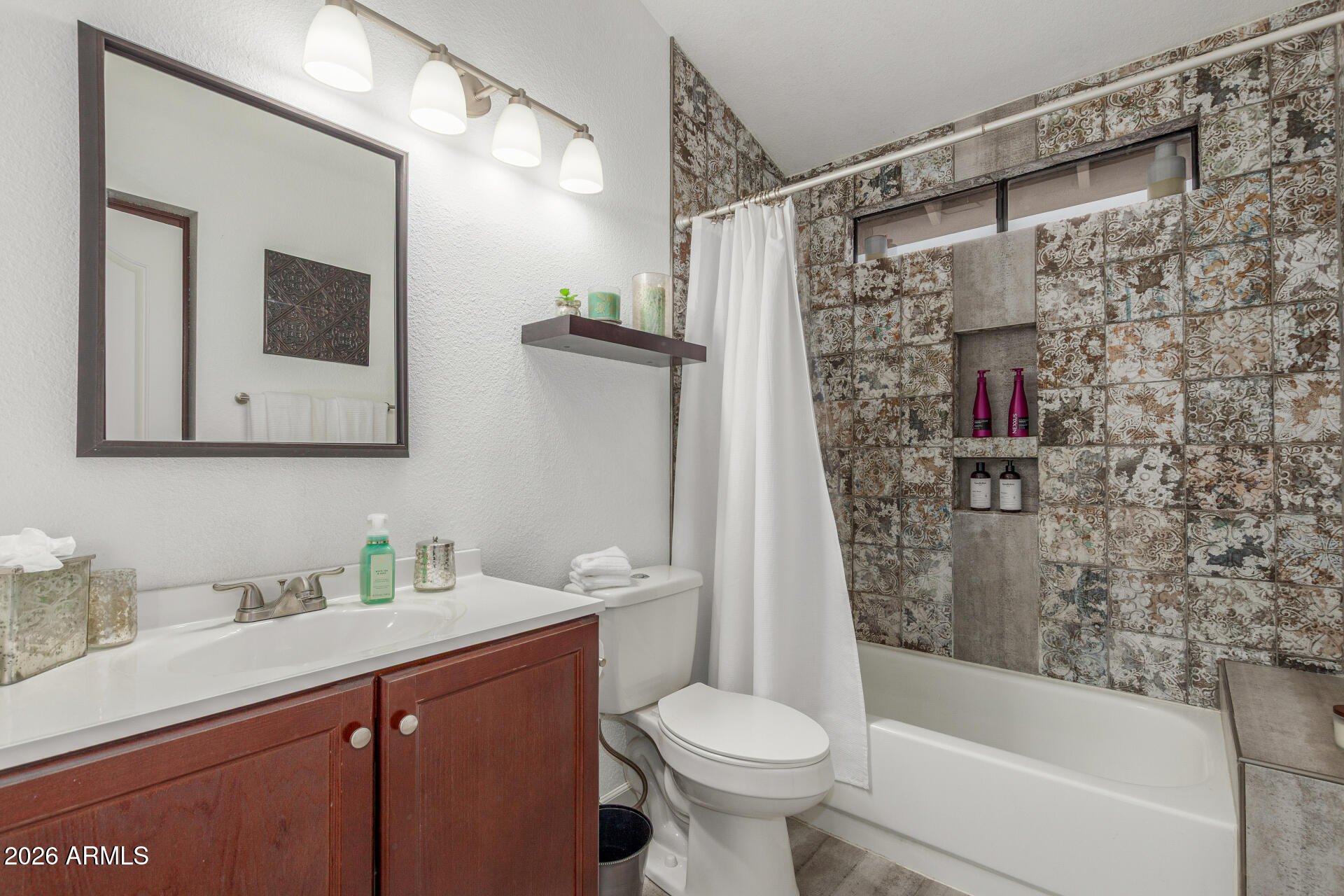 18 South Silverado Street Gilbert, AZ 85296 - Photo 18 of 26 Secondary Bathroom