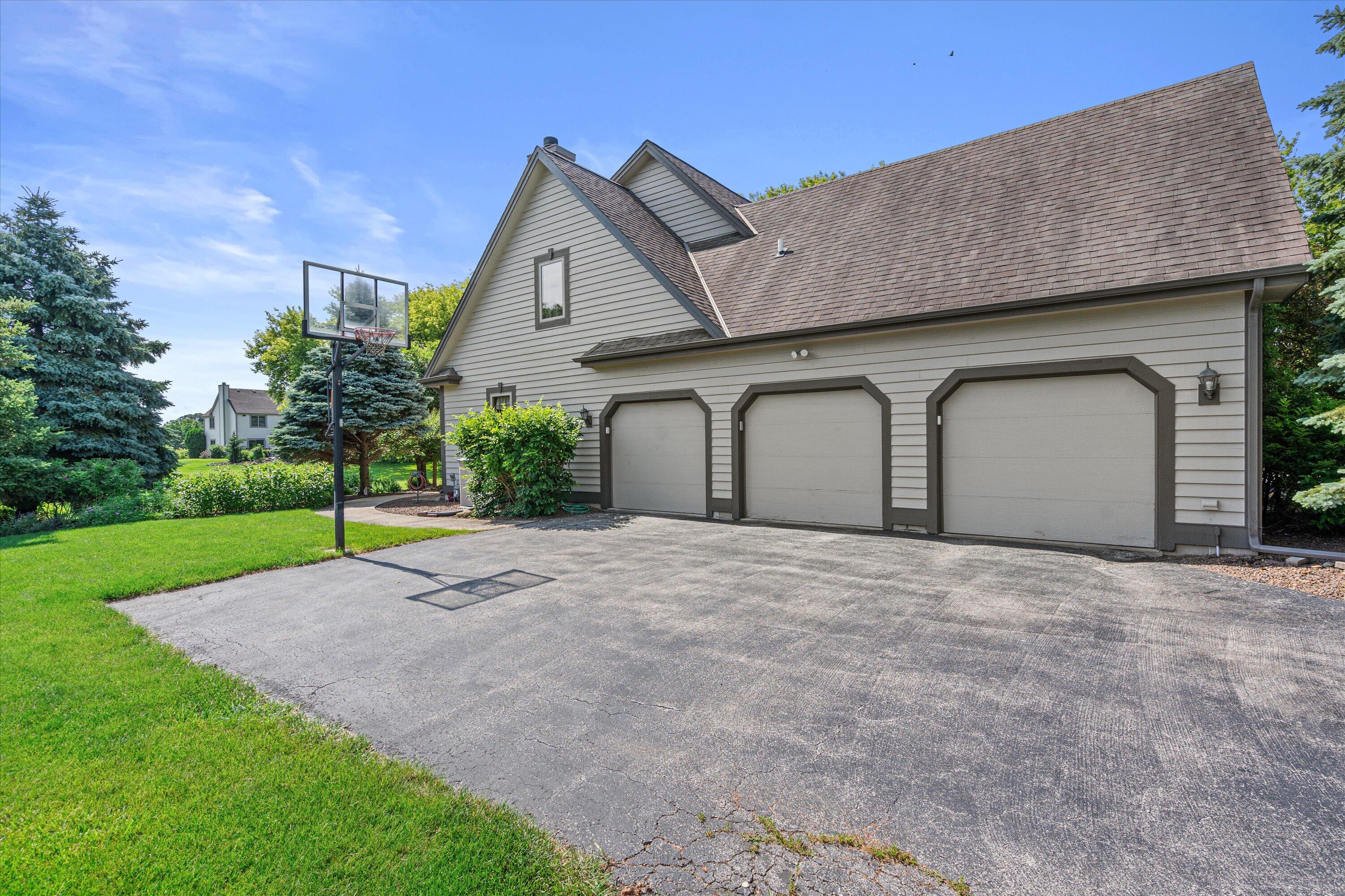 W299-n1828 Wind Ridge Court Delafield, WI 53072 - Photo 58 of 87 3.5 Car Garage