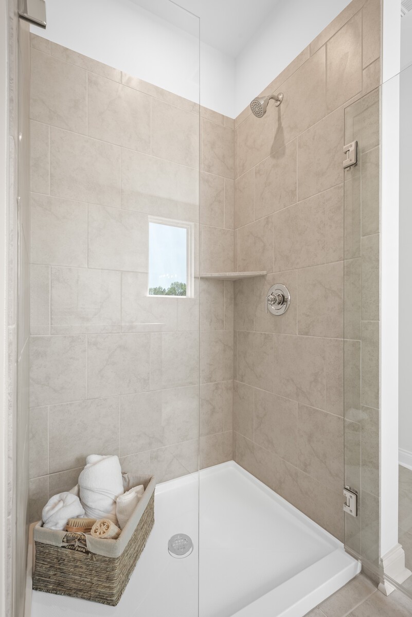 1719 Merkel Road Columbia, TN 38401 - Photo 38 of 69 a bathroom with a bathtub