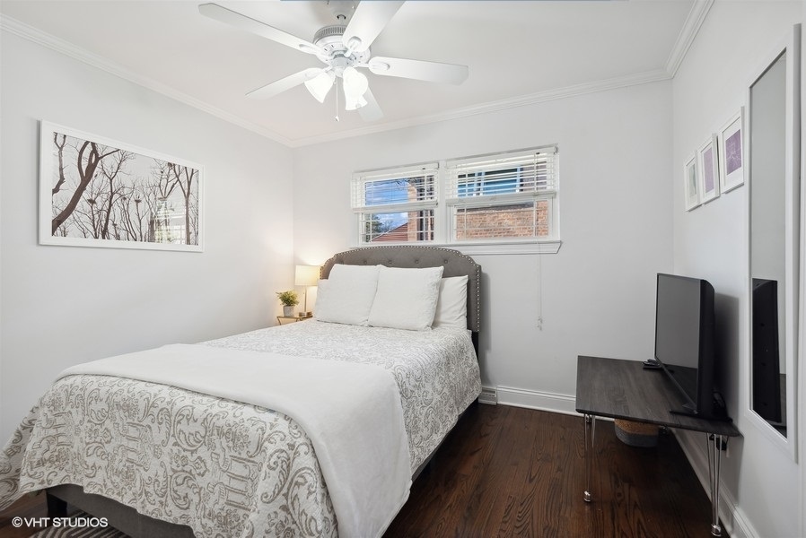 537 Romona Road Wilmette, IL 60091 - Photo 19 of 35 a bedroom with a large bed and a window