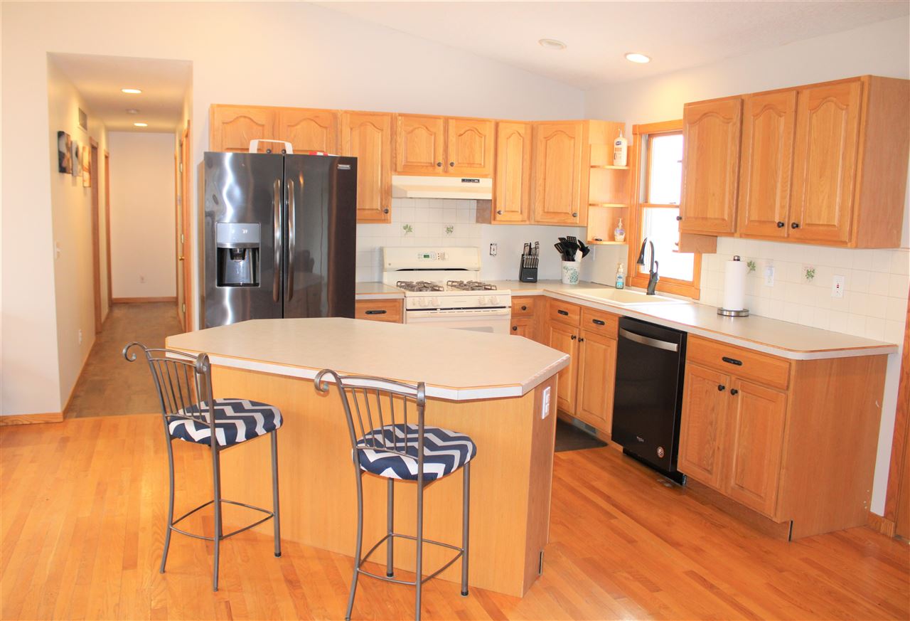 11302 South Shepherd Road Shepherd, MI 48883 - Photo 4 of 28 1885066-3.JPG