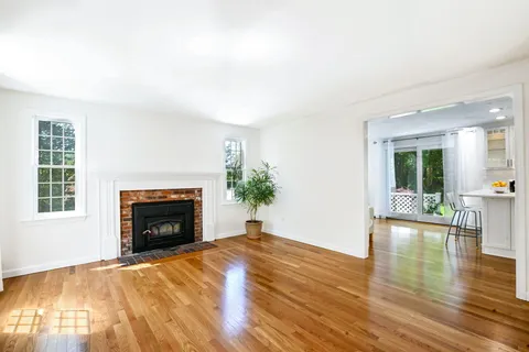 $850,000 | 1 Moody Drive, Sandwich, MA 02563