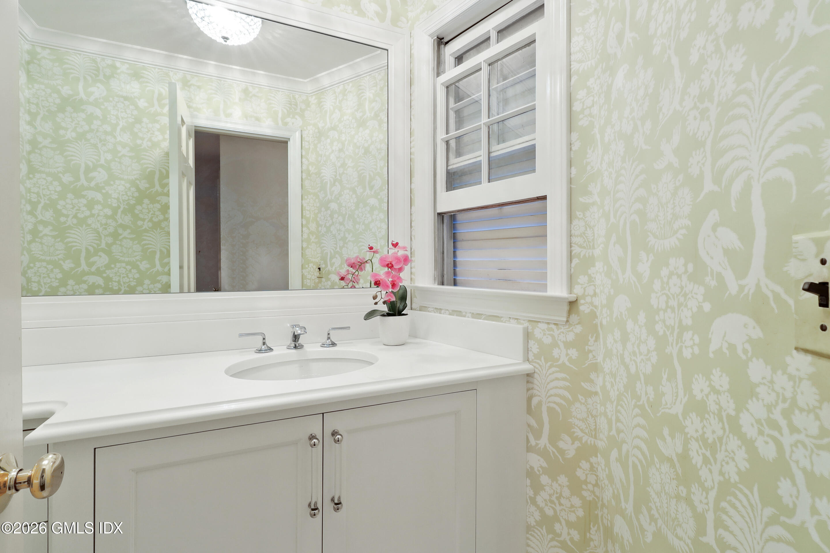 20 Rustic View Road Greenwich, CT 06830 - Photo 5 of 45 Powder Room
