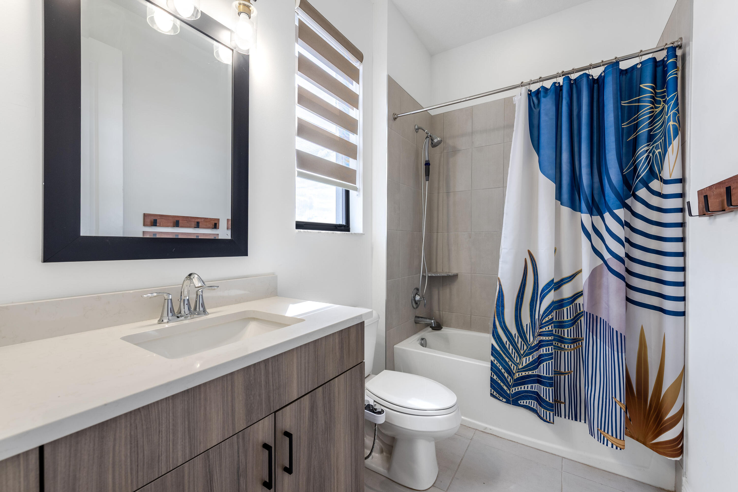 5539 Starfish Road Westlake, FL 33470 - Photo 21 of 42 Guest Bathroom (Upstairs)
