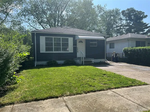 $1,700 | 18506 Wakenden, Redford, MI 48240