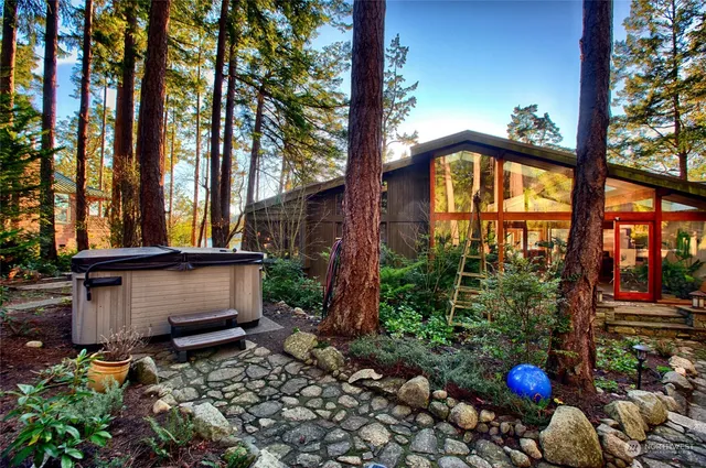 $2,100,000 | 3 Brown Island, Friday Harbor, WA 98250
