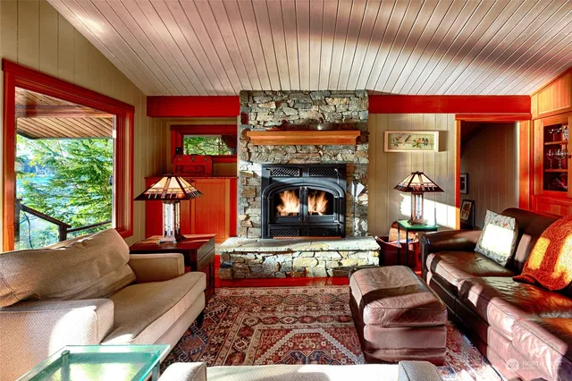 $2,100,000 | 3 Brown Island, Friday Harbor, WA 98250