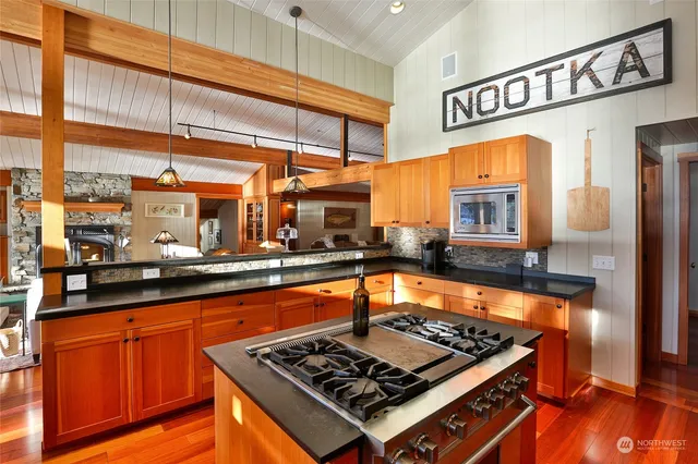 $2,100,000 | 3 Brown Island, Friday Harbor, WA 98250