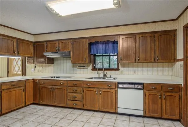 $1,000,000 | 135 Big Lake Road, Pineville, LA 71360