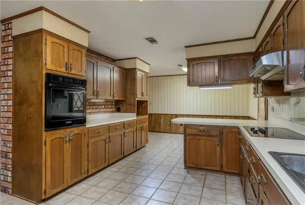 $1,000,000 | 135 Big Lake Road, Pineville, LA 71360