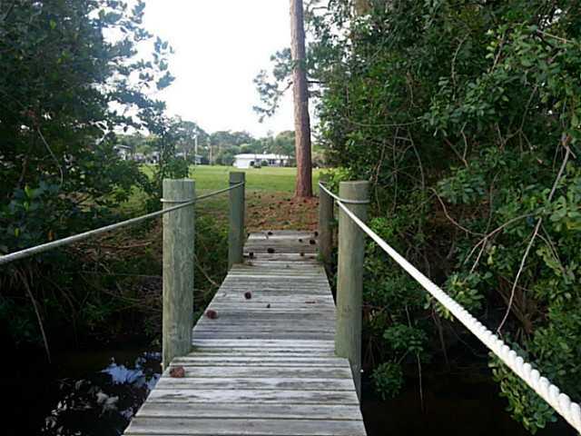 814 Northwest Spruce Ridge Drive Stuart, FL 34994 - Photo 18 of 24 Gallery Image 18