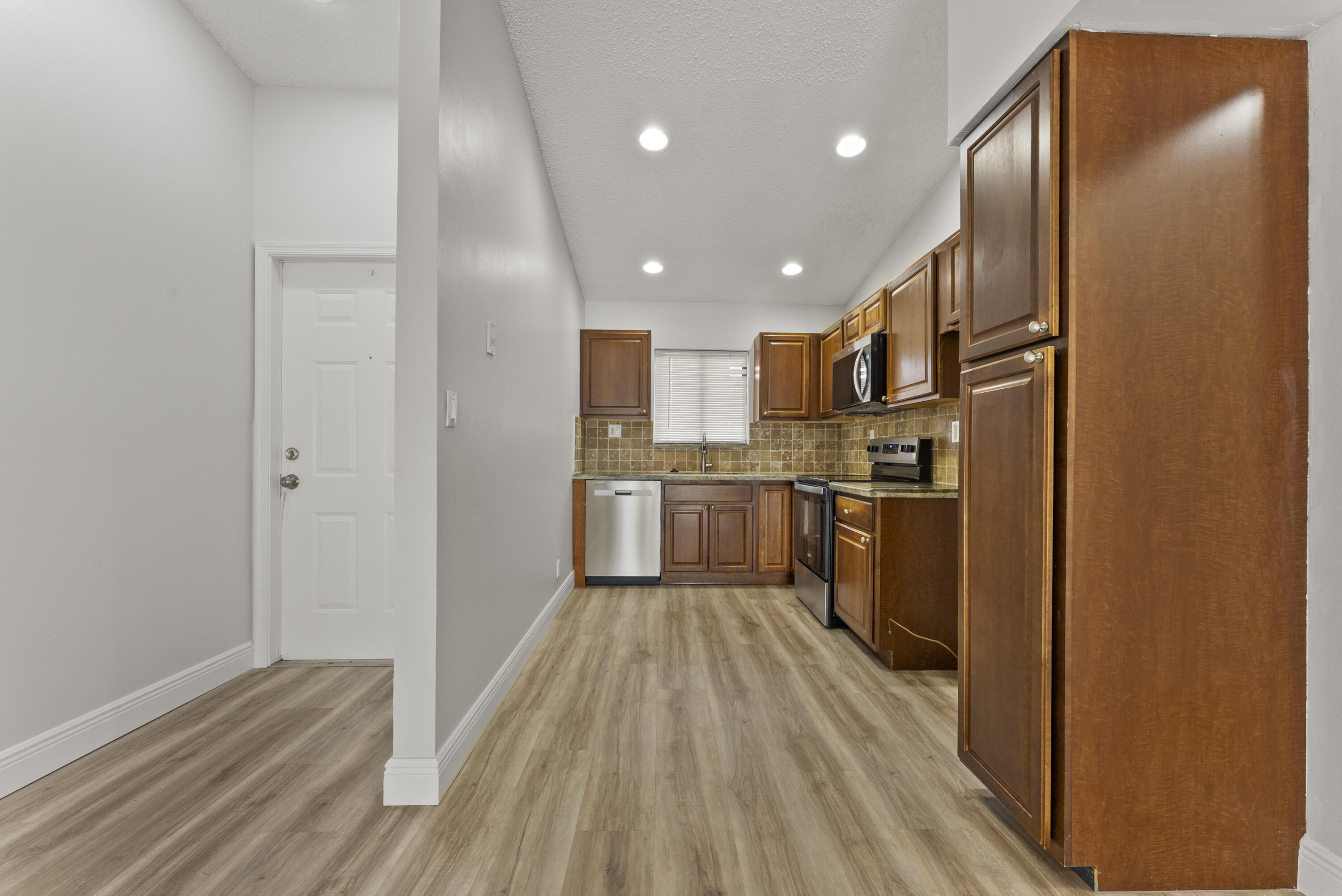 2900 Olivewood Terrace, Unit 201 Boca Raton, FL 33431 - Photo 3 of 22 DSC02005