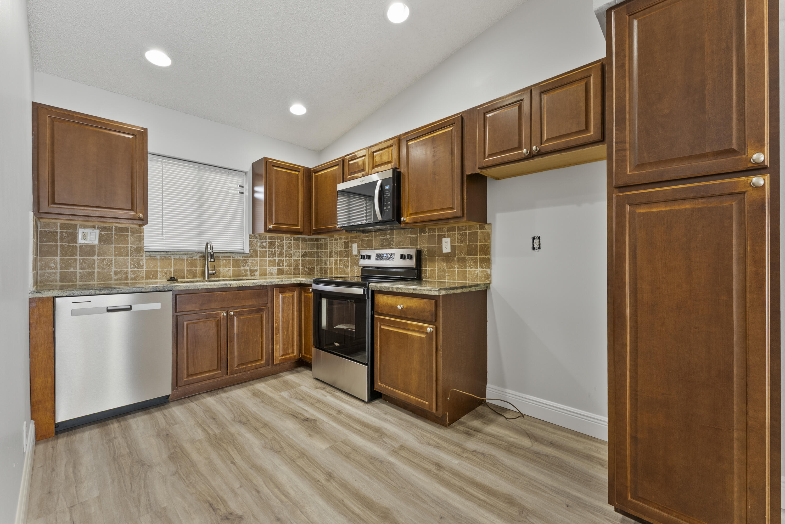 2900 Olivewood Terrace, Unit 201 Boca Raton, FL 33431 - Photo 4 of 22 DSC02010