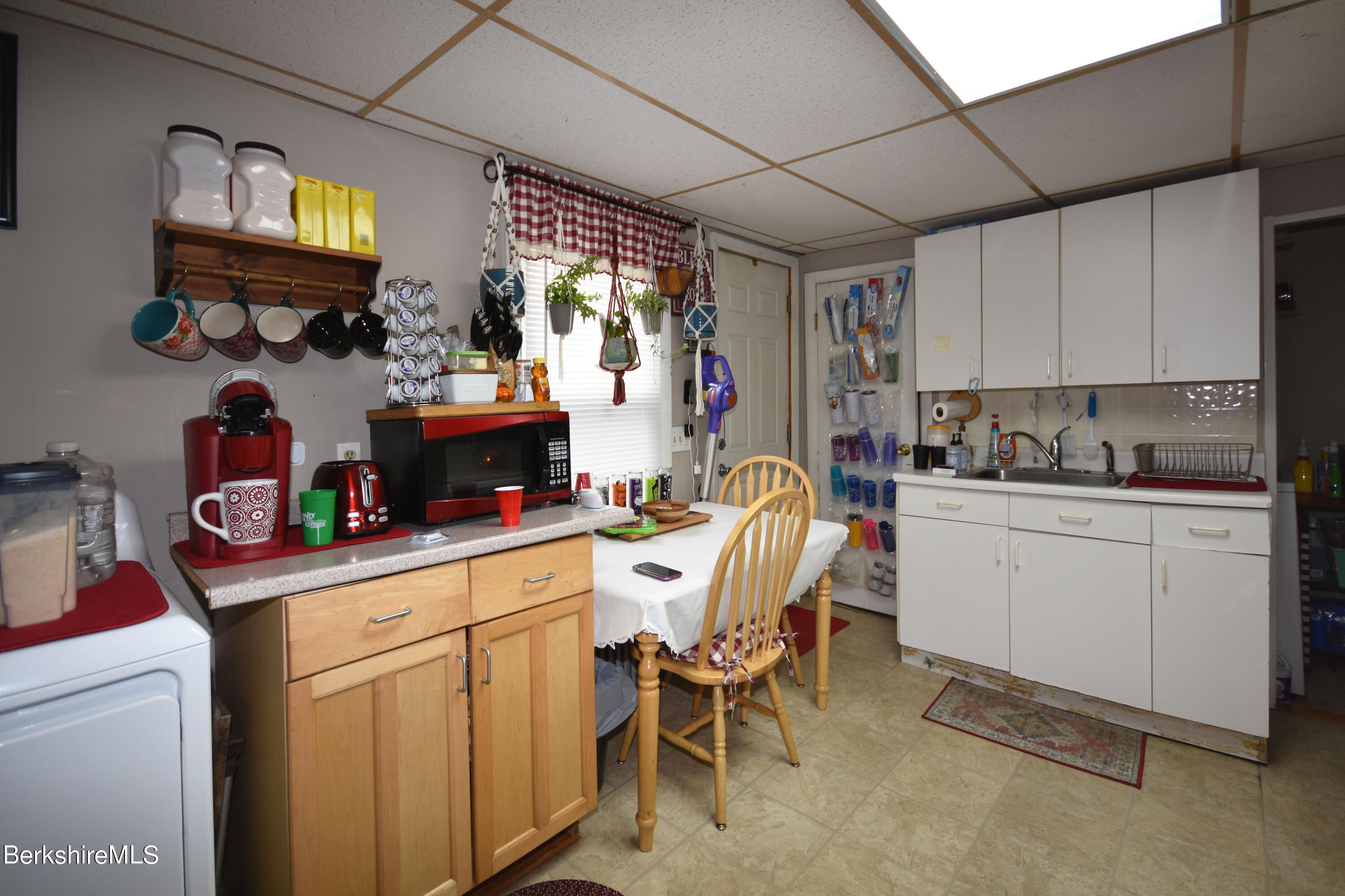 585-a & B State Road, Unit 2 North Adams, MA 01247 - Photo 8 of 28 585A State Rd_Kitchen