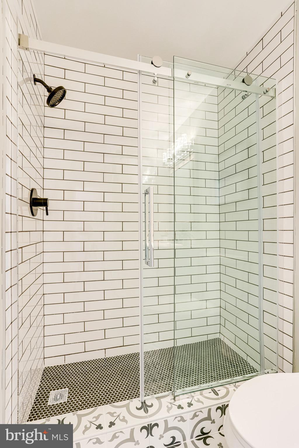 1538 Northgate Square, Unit 31B Reston, VA 20190 - Photo 18 of 30 Newly Upgraded Bathroom