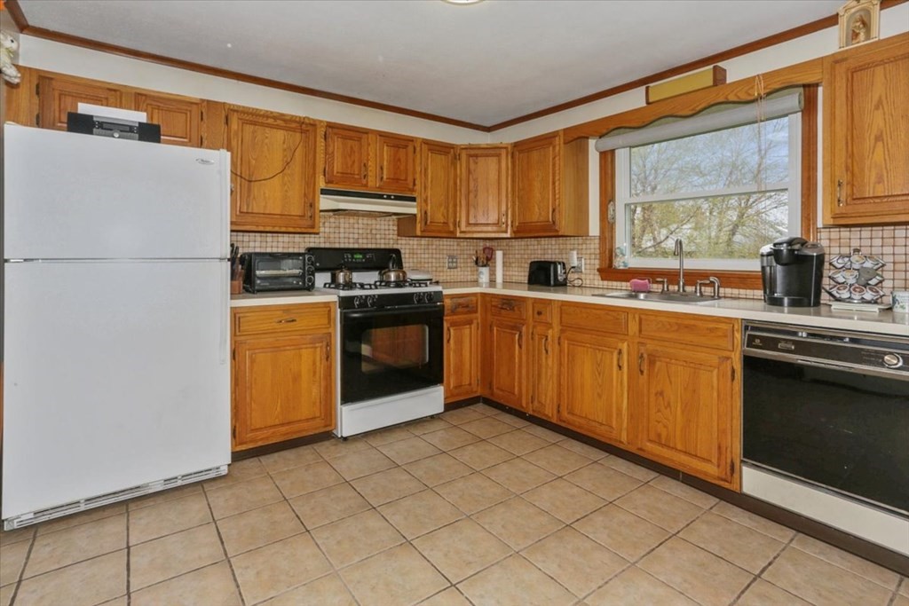 25 Lafayette Road Hull, MA 02045 - Photo 8 of 23 Gallery Image 8