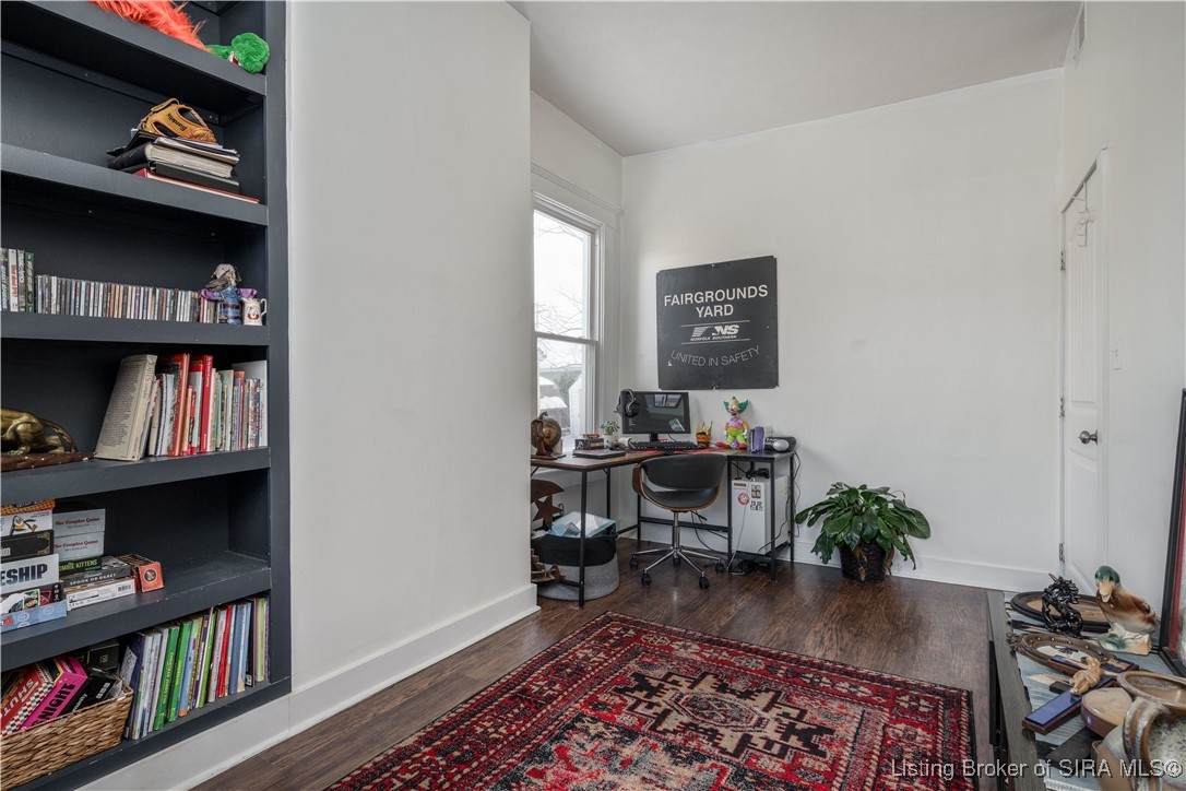 950 East Chestnut Street Jeffersonville, IN 47130 - Photo 18 of 28