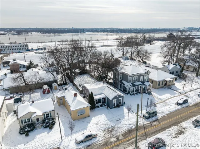 $234,900 | 950 East Chestnut Street, Jeffersonville, IN 47130