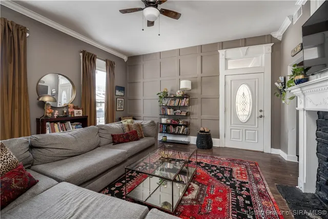 $234,900 | 950 East Chestnut Street, Jeffersonville, IN 47130