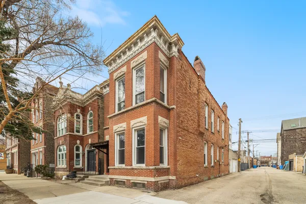 $2,300 | 1848 West Wabansia Avenue, Unit 2, Chicago, IL 60622