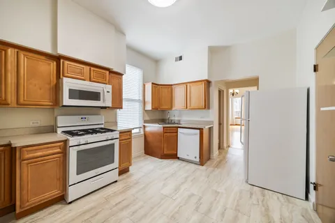 $2,300 | 1848 West Wabansia Avenue, Unit 2, Chicago, IL 60622