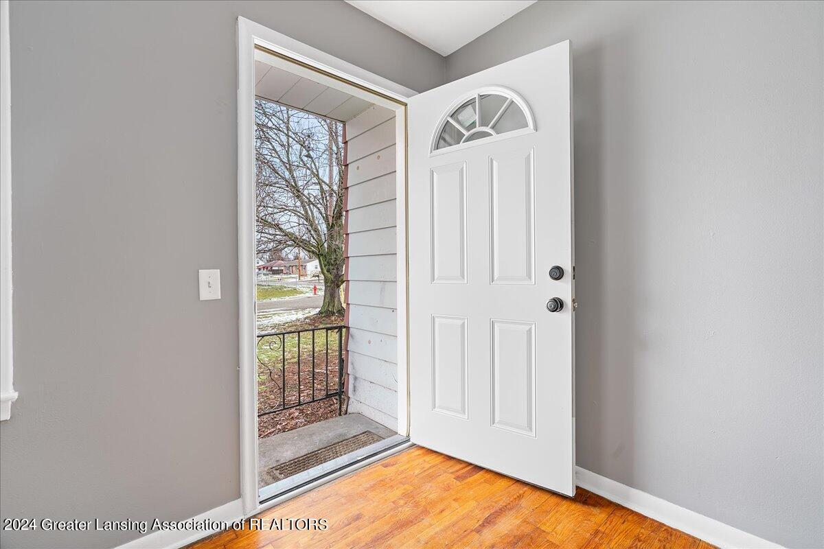 5824 Hughes Road Lansing, MI 48911 - Photo 13 of 28 12-Media Jett-12