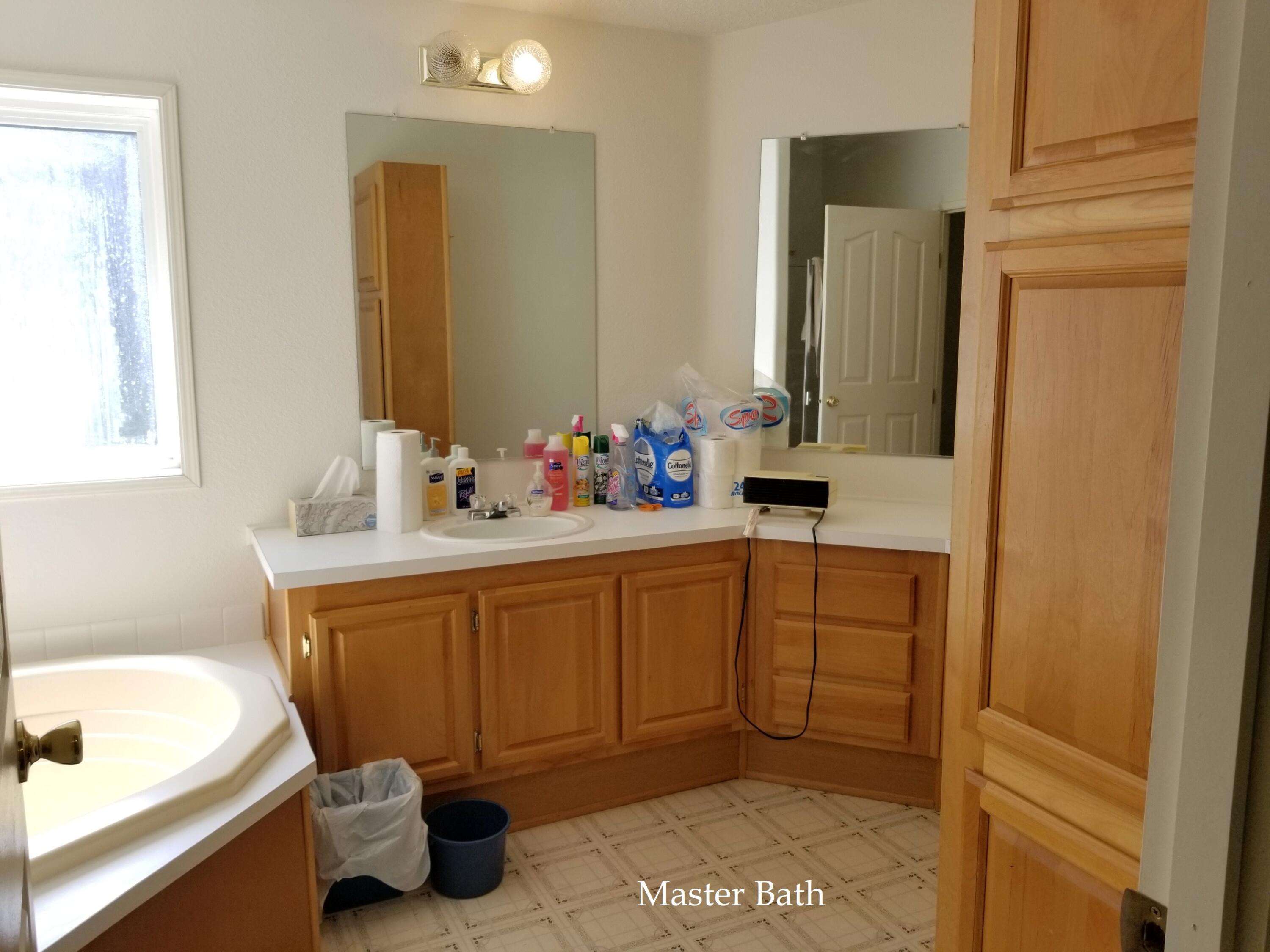 1075 East Crow Road Merlin, OR 97532 - Photo 28 of 39 30