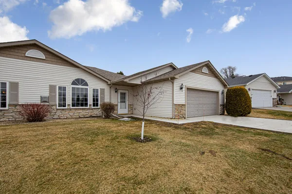 $259,900 | 1111 25th Avenue Northwest, Faribault, MN 55021