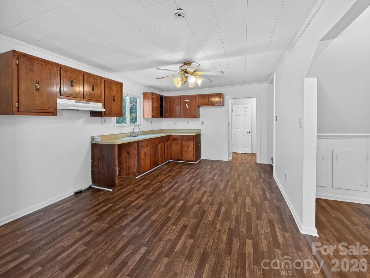 80 Ridge Street Marion, NC 28752 - Photo 4 of 18
