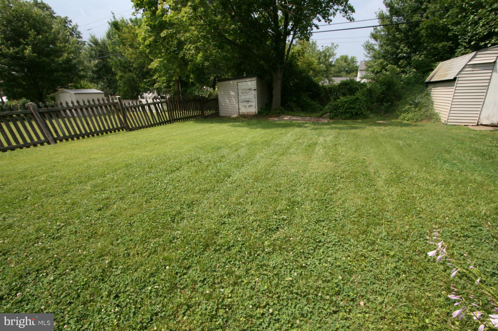 500 Cleveland Road Linthicum Heights, MD 21090 - Photo 25 of 26 a view of a yard and basketball court