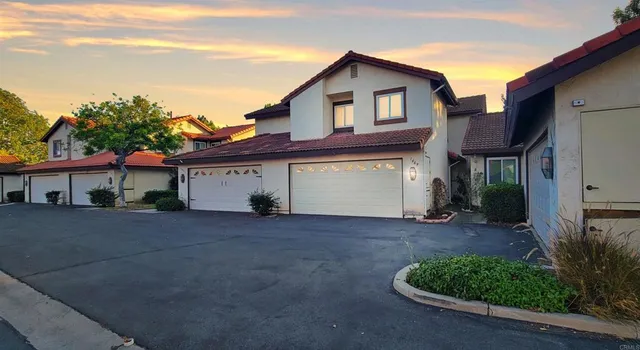 a view of a house with a yard and garage