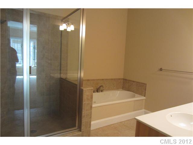 257 Queens Road Charlotte, NC 28204 - Photo 8 of 12 Gallery Image 8