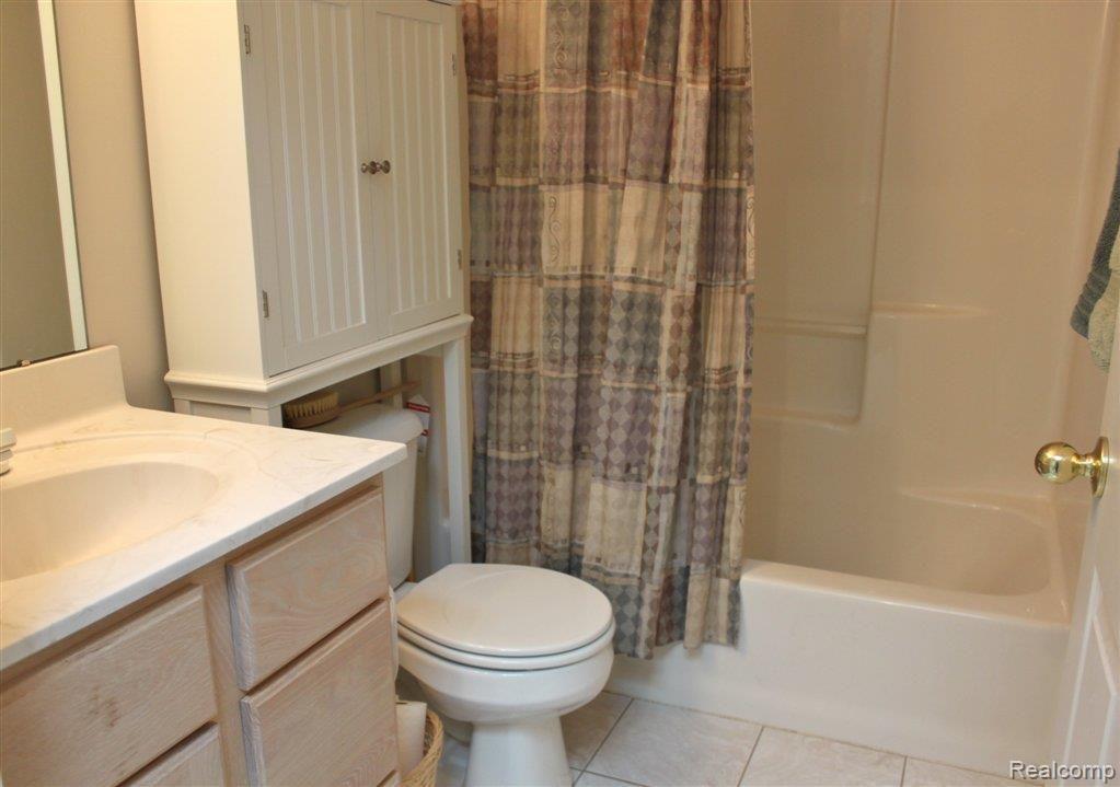 4411 Granger Road Ortonville, MI 48462 - Photo 17 of 25 Family Bath