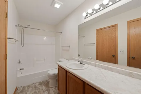 $225,000 | 2115 Parkway Avenue, Shakopee, MN 55379