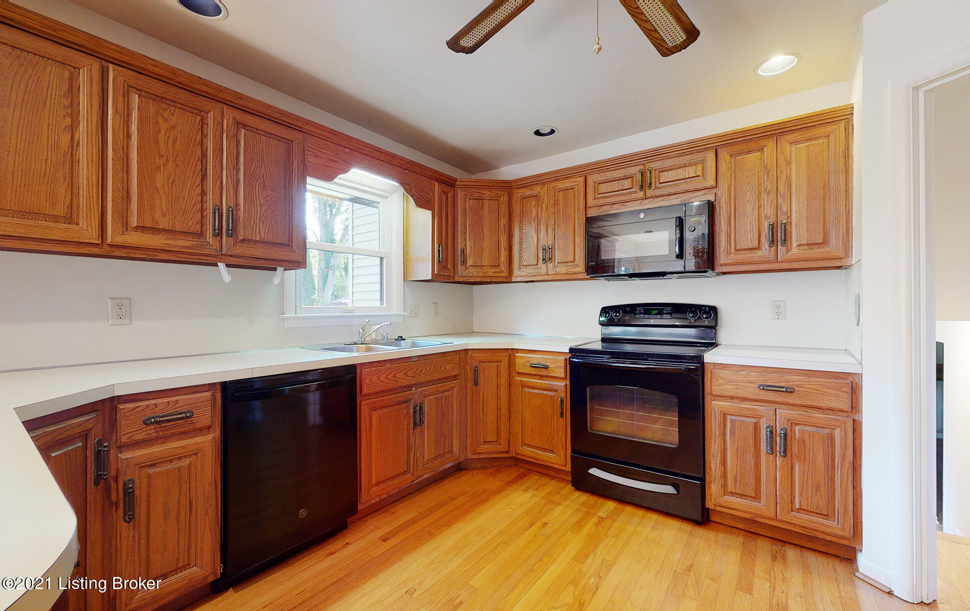 9103 Blowing Tree Road Louisville, KY 40220 - Photo 11 of 50 9103-Blowing-Tree-Rd-20211001_013