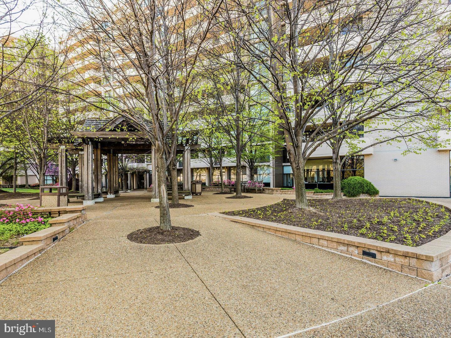 4141 North Henderson Road, Unit 107 Arlington, VA 22203 - Photo 24 of 30