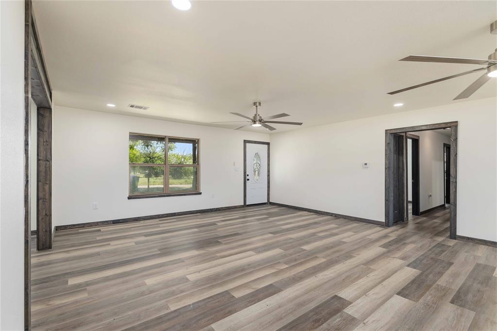 809 West Liveoak Street Coleman, TX 76834 - Photo 4 of 34