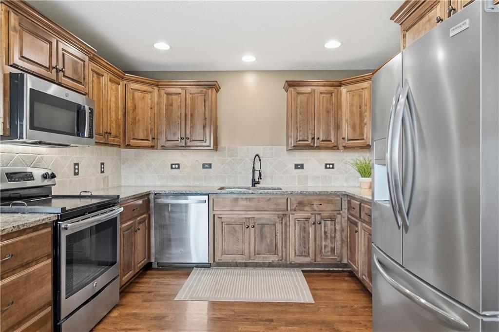 4911 141st Terrace Basehor, KS 66007 - Photo 4 of 24