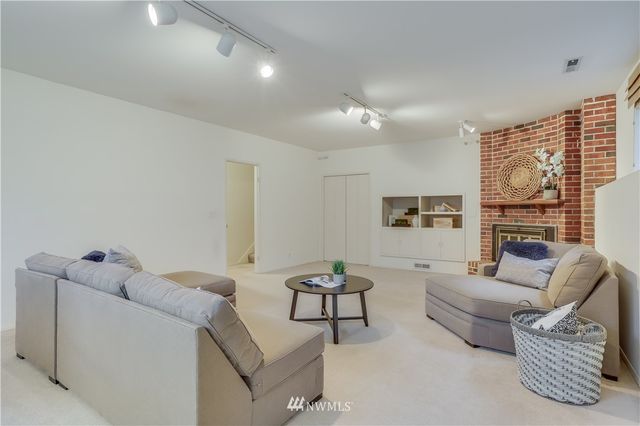 $1,172,050 | 4043 170th Avenue Southeast, Bellevue, WA 98008