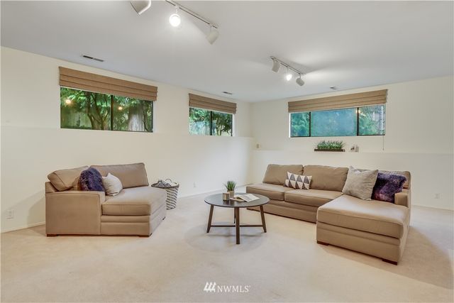 $1,172,050 | 4043 170th Avenue Southeast, Bellevue, WA 98008