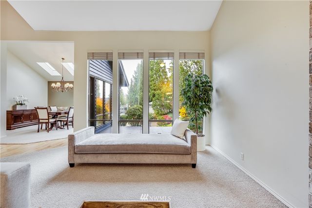 $1,172,050 | 4043 170th Avenue Southeast, Bellevue, WA 98008