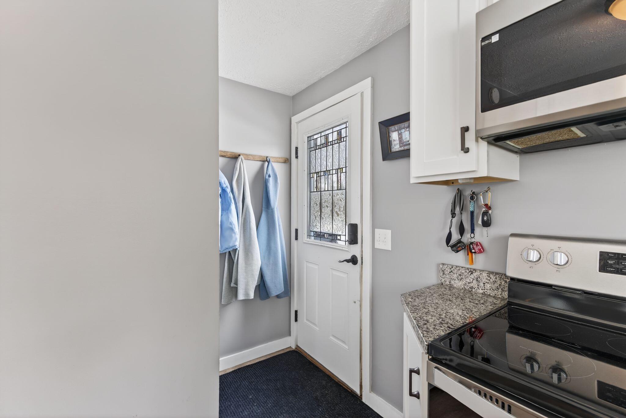 508 Mountfort Road North Yarmouth, ME 04097 - Photo 9 of 25 Entry